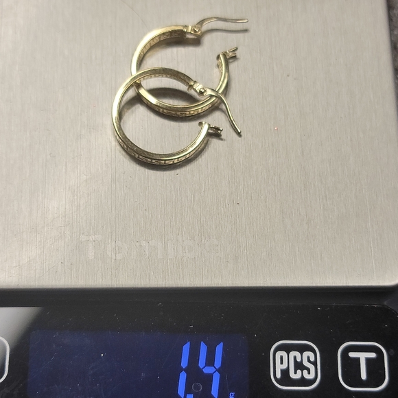 18K hoop earrings(sold) - Picture 2 of 6